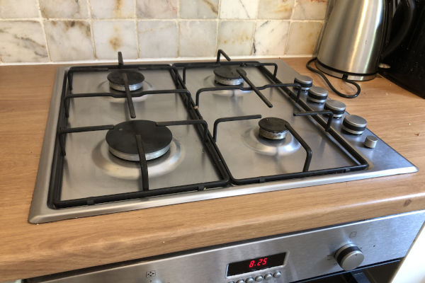 4-ring gas hob on a wood effect work top